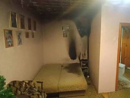 Женщина со свечой устроила пожар в многоквартирном доме Смоленска