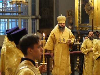 Архипастырь совершил вечернее богослужение в Свято-Успенском соборе г. Смоленска