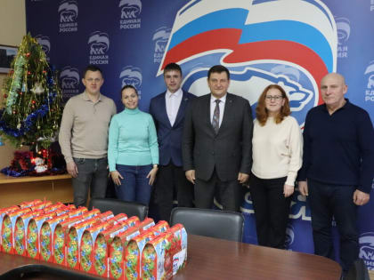 Смоленская «Единая Россия» подготовила новогодние подарки для детей из областного общества инвалидов