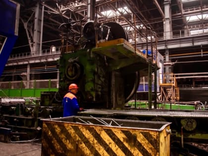 Василий Анохин поздравил смоленских металлургов с профессиональным праздником