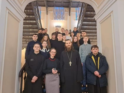 Студенты Смоленской семинарии посетили Смоленскую художественную галерею