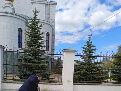 Субботник на прихрамовой территории храма в честь святых Новомучеников и Исповедников Церкви Русской