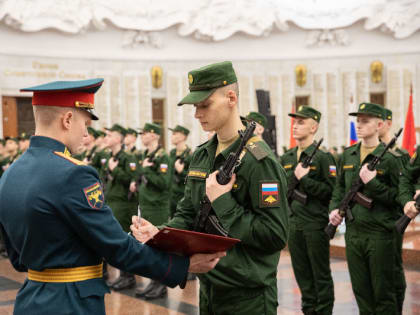 Новобранцы Преображенского полка из Смоленской области приняли присягу в московском Музее Победы