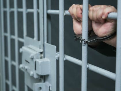 В Демидове двое местных жителей ударили охранника торгового центра
