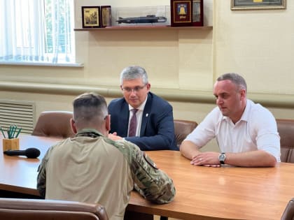 Глава Смоленска провел встречу с участником специальной военной операции
