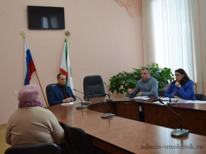 Глава Ярцевского района Роман Захаров провел прием граждан по личным вопросам