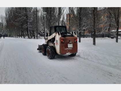 В Смоленске ведут устранение последствий снегопадов