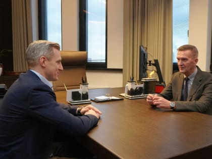 Губернатор Смоленской области Василий Анохин провел встречу с генеральным директором корпорации 