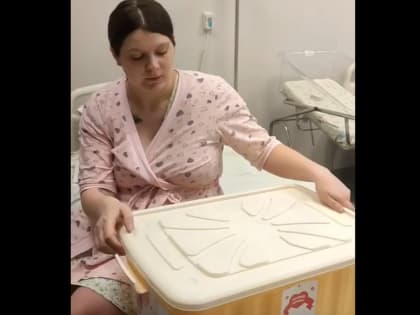 В Смоленске вручили первые подарки для новорождённых