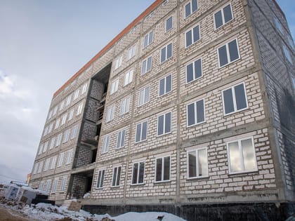 В поликлинике на Королевке в Смоленске возвели стены последнего этажа