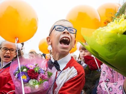 В школах города проходят торжественные линейки