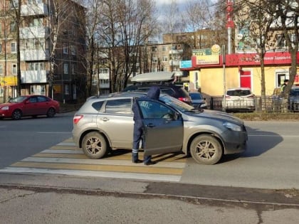 В Смоленске полиция объявила поиски свидетелей жуткого ДТП с пешеходом на улице Нахимова