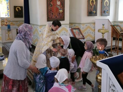 Детская Бож­ественная Литургия в храме в честь Благовещения Пресв­ятой Богородицы