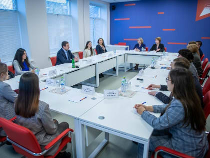 Алексей Островский: мы готовы выделять бюджетные средства на предоставление служебных квартир молодым учителям