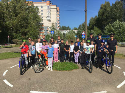 Александр Верейкин поддержал юных инспекторов движения