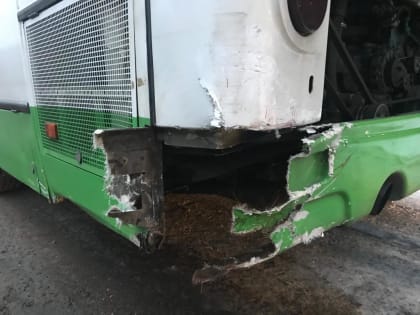Под Смоленском в ДТП с рейсовым автобусом пострадали три человека