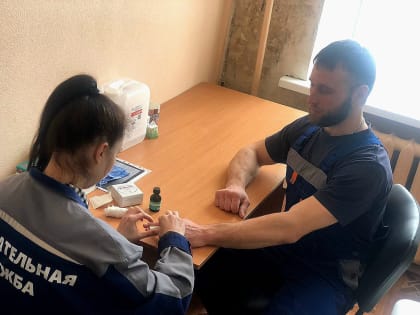 В Рославле спасатели вытащили из реки провалившегося под лёд рыбака