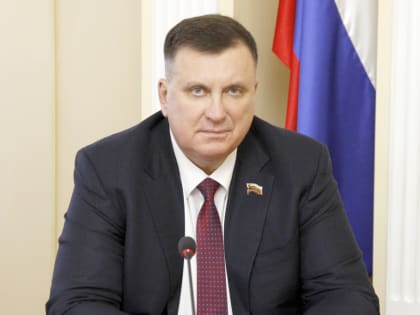 Анатолий Овсянкин поздравил смолянок с Международным женским днём