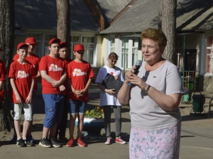Ольга Окунева посетила детский лагерь «Салют»