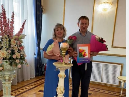 Семейная пара из Смоленска отметила 25-летие совместной жизни