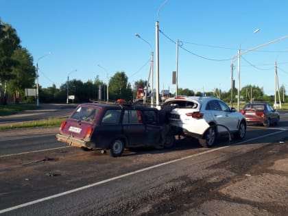 В Смоленском районе произошла авария с участием трёх автомобилей