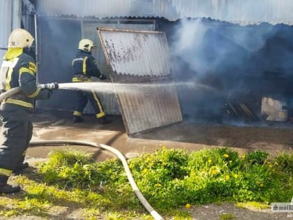 Неосторожность с огнём могла привести к возгоранию магазина в Сафонове