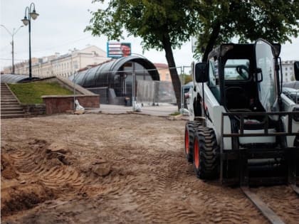 В Смоленске благоустраивают сквер возле памятника Твардовскому