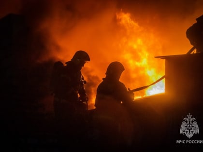 Ночью под Смоленском горел производственный цех