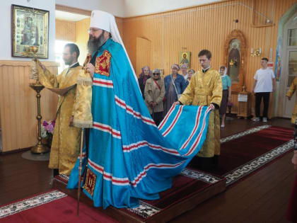 Митрополит Исидор совершил Божественную литургию в храме Святого Духа г. Духовщины