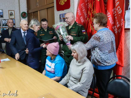 Награды погибших в зоне СВО смолян вручили родственникам героев