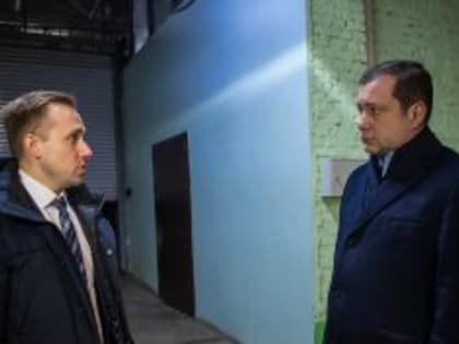 Губернатор посетил сафоновский завод, который частично переориентировался под нужды спецоперации