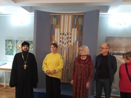 Священник посетил открытие выставки "Зима в усадьбе" в музее-заповеднике "Хмелита"