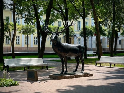 Глава Смоленска опроверг недостоверную информацию в СМИ и социальных сетях о перемещении скульптуры оленя из городского сада Блонье