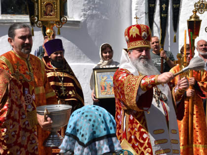 В Неделю о самаряныне епископ Сергий совершил Божественную литургию в Свято-Троицком кафедральном соборе г. Вязьмы