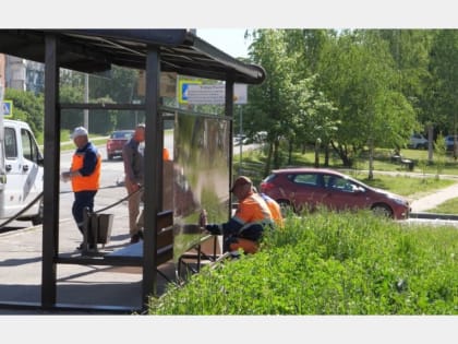 В Смоленске продолжается ремонт остановок общественного транспорта