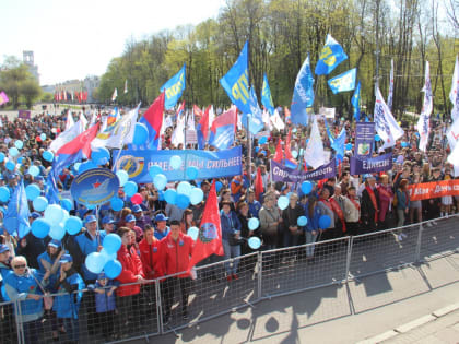 В Смоленске первомайская демонстрация собрала больше шести тысяч человек