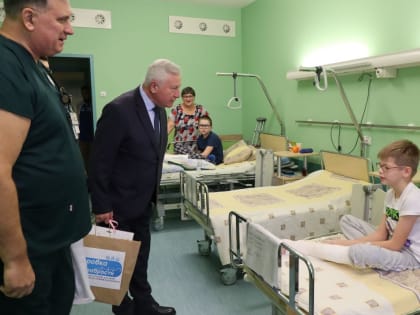 Смоляне собрали 20 тысяч подарков для детей в больнице