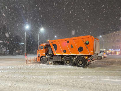 Администрация Смоленска предупредила водителей об очередной ночной уборке города от снега