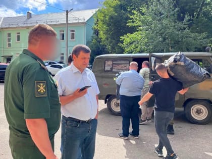 Единороссы передала маскировочные сети от смолян и материал для оборудования ложных позиций военных