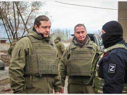 Алексей Островский и Андрей Борисов поздравили смоленских военнослужащих с Днём защитника Отечества в зоне СВО