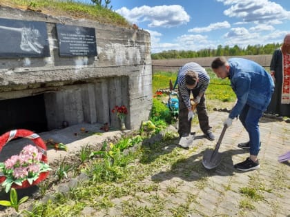 Старшие воспитанники "Вифлеемской звезды" посетили мемориальное место времен Великой Отечественной войны