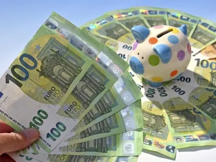 Курс евро к доллару опустился до самого низкого уровня с 2022 года