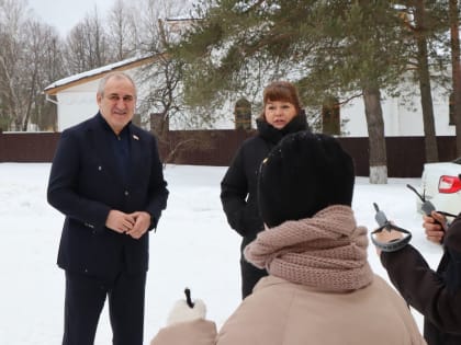 Фонд Сергея Неверова поможет отремонтировать школу в Вяземском районе