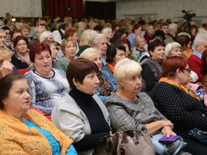 Алексей Островский принял участие в мероприятии, посвященном Дню пожилых людей