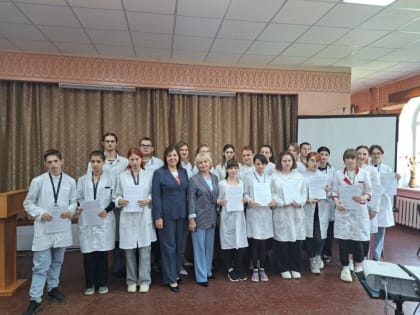 Студенты Рославльского медтехникума подписали договоры о целевом обучении