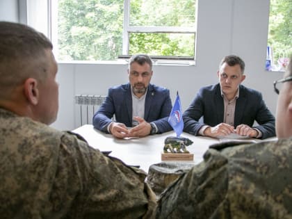 «Единая Россия» передала средства связи для смолян-участников СВО