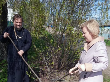 Прихожане храма преподобного Авраамия Смоленского поселка Голынки приняли участие во Всероссийском субботнике
