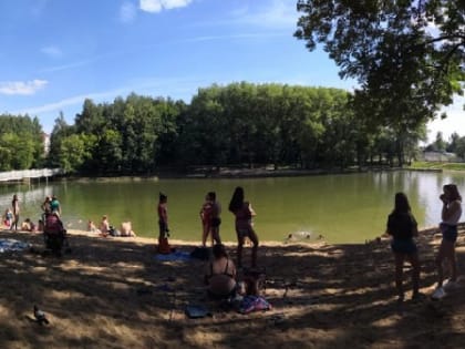 Жителей областного центра просят не купаться в парковых водоемах