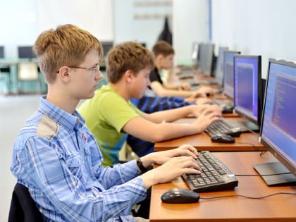 Школьников Смоленской области приглашают принять участие в проекте «Код будущего»