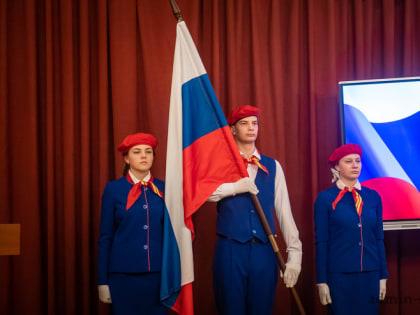 Губернатор Алексей Островский принял участие в открытии первичного отделения РДДМ «Движение первых»